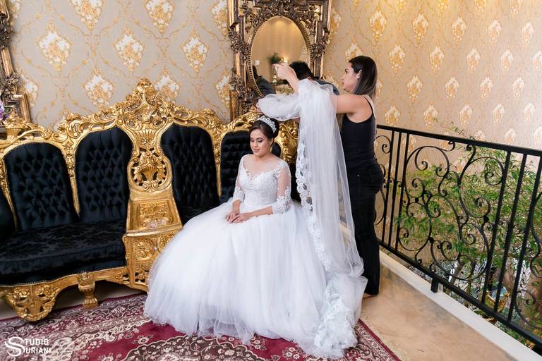 Salão para noivas com moveis rústicos 