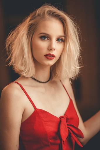 modelo loira jovem posando para retrato de beleza moda para fotógrafo de moda paulo henrique lima em copacabana