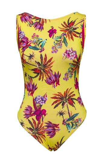 Maio em still com fotografia para e-commerce em catalogo comercial
​