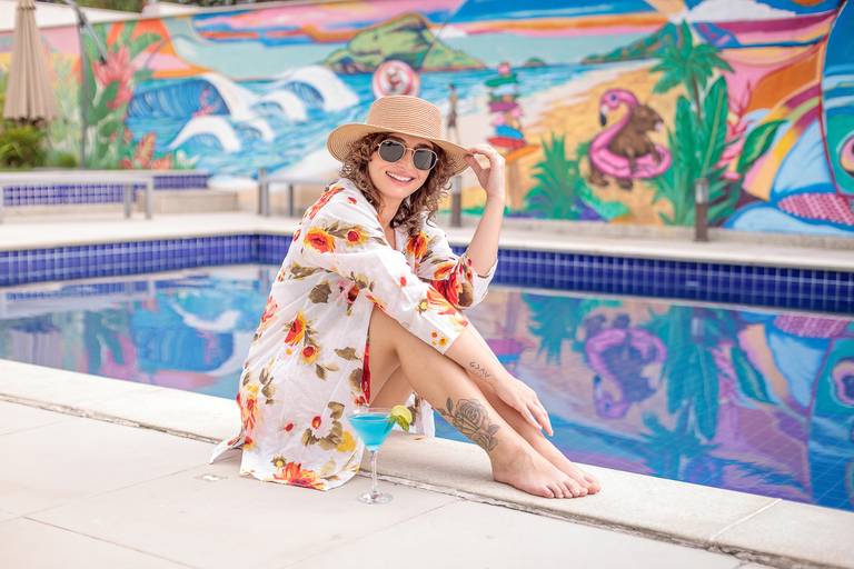 fotografia para banco de imagens de hotel no rio janeiro pelo fotografo paulo henrique lima da modelo giovanna antiório filha da babaloo paquita da xuxa