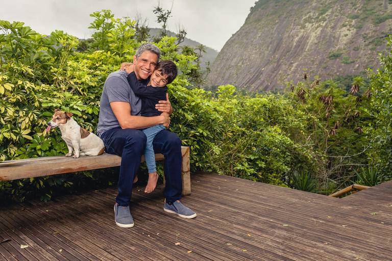 fotografia de publicidade para campanha de dia dos pais com márcio garcia em sua residência