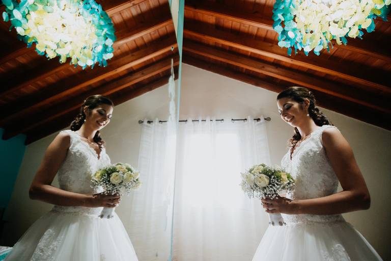 noiva ao espelho casamento fotografado em são miguel açores