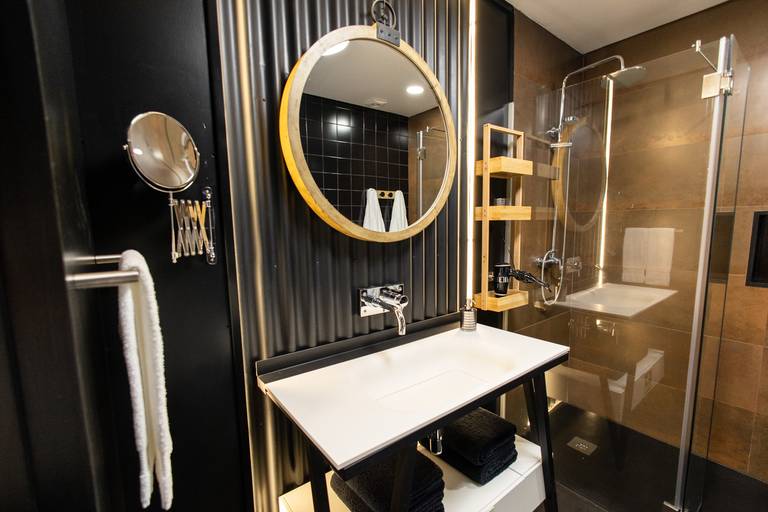 dark studio alojamento - ribeira grande