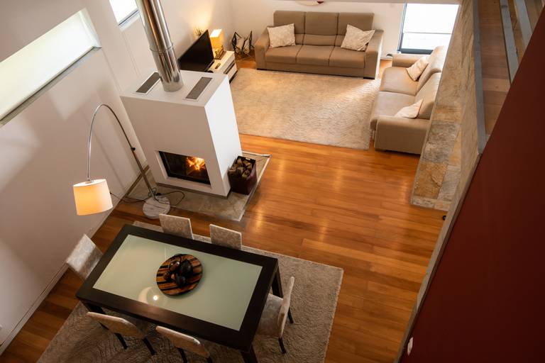 Casa Remax Ribeira Grande sala e mesa de jantar