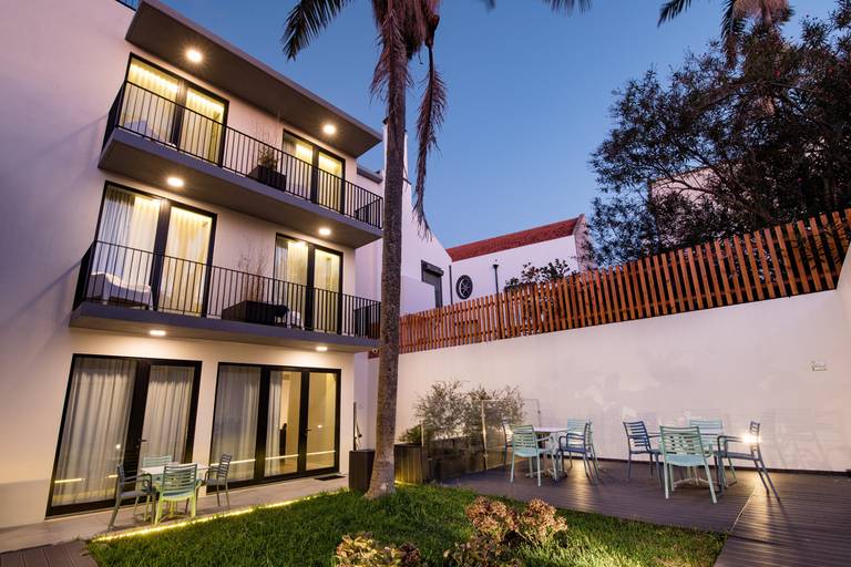 Ilha house and suites at Night