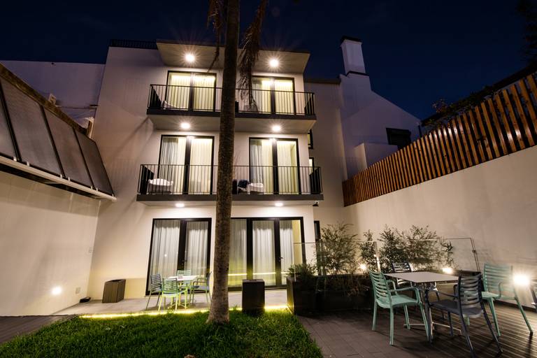 Ilha house and suites à noite