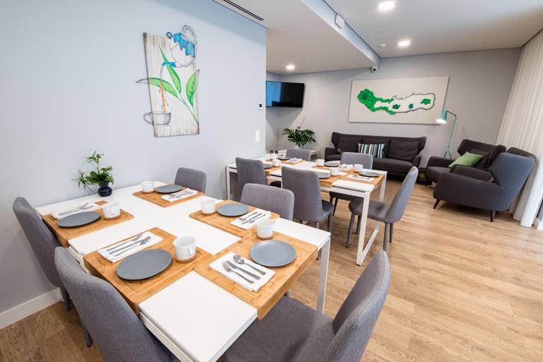 Ilha house and suites sala de refeições e estar