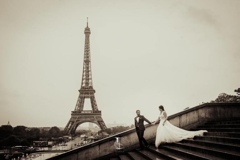 Wedding Destination-Best Photographer-Love the dress-Paris-France