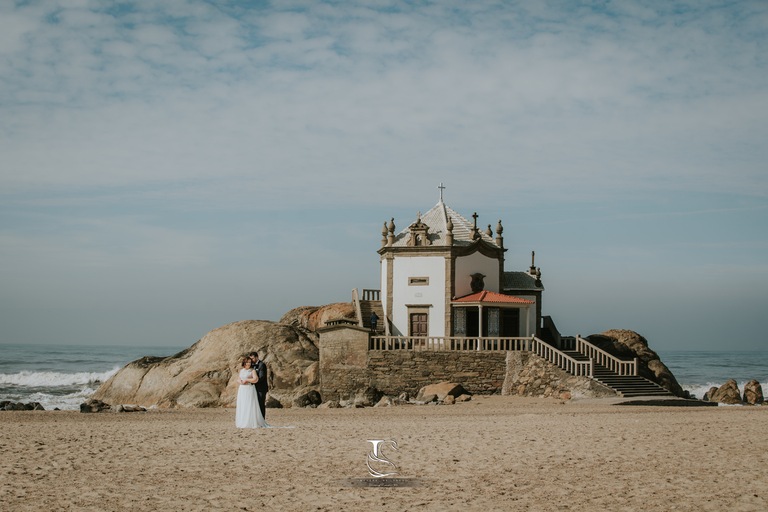 Wedding Destination-Best Photographer-Love the dress-Senhor da Pedra-Praia-Portugal