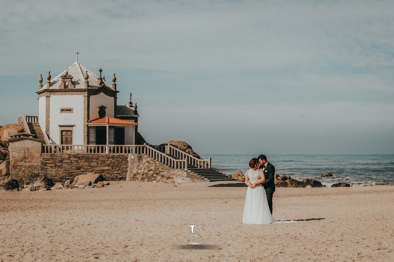 Wedding Destination-Best Photographer-Love the dress-Senhor da Pedra-Praia-Portugal
