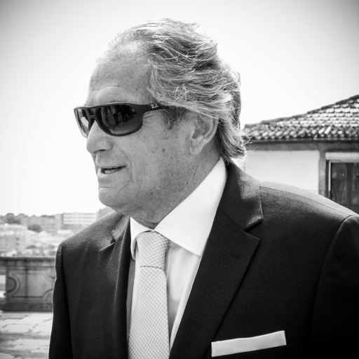 Manuel José,  ex treinador de futebol