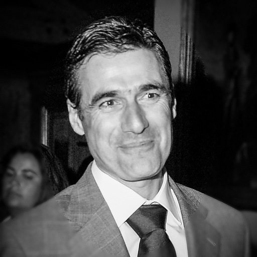 Luís Castro,  treinador de futebol