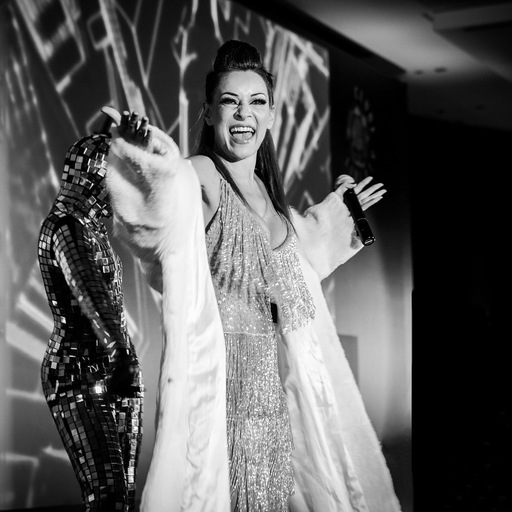 Vanda Stuart, cantora