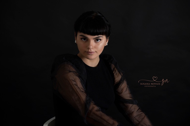 retratofeminino,sensual,mulher,beleza,fundopreto,fotografia,estudio,rosto