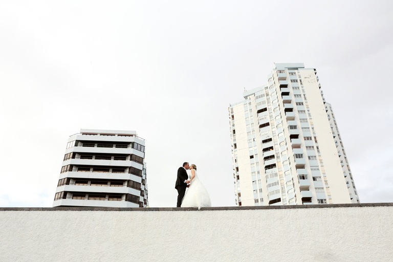casamento na cidade de ponta delgada junto às torres do solmar 