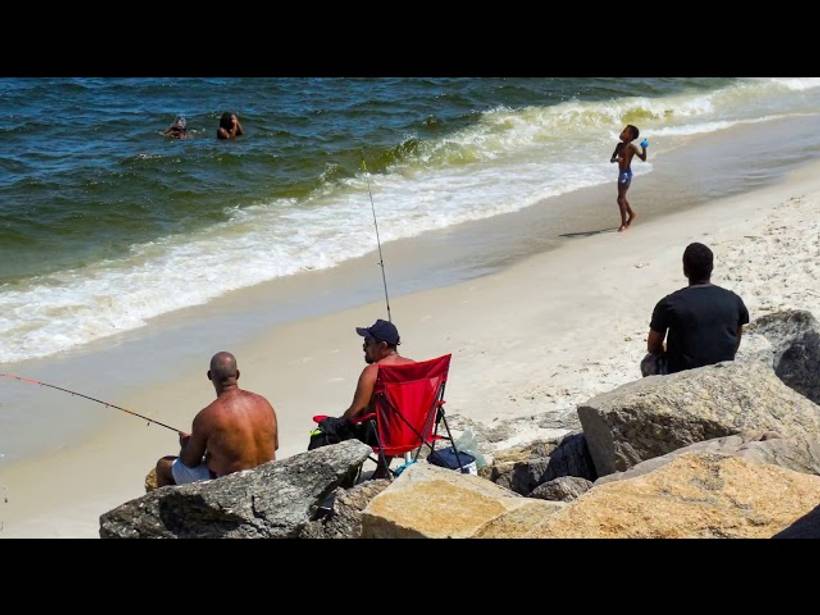 0:02 / 1:03 Praça Paris no centro do Rio de Janeiro.