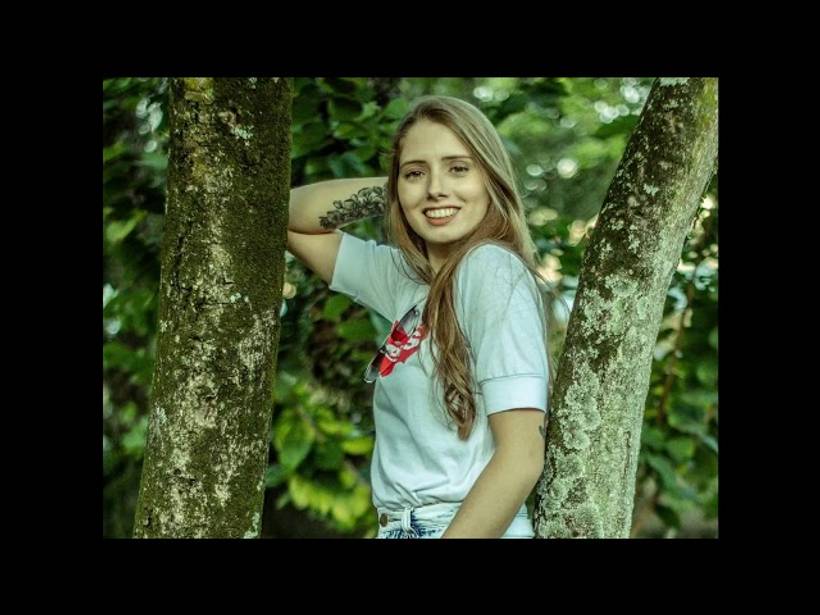 Rosto e corpo de menina