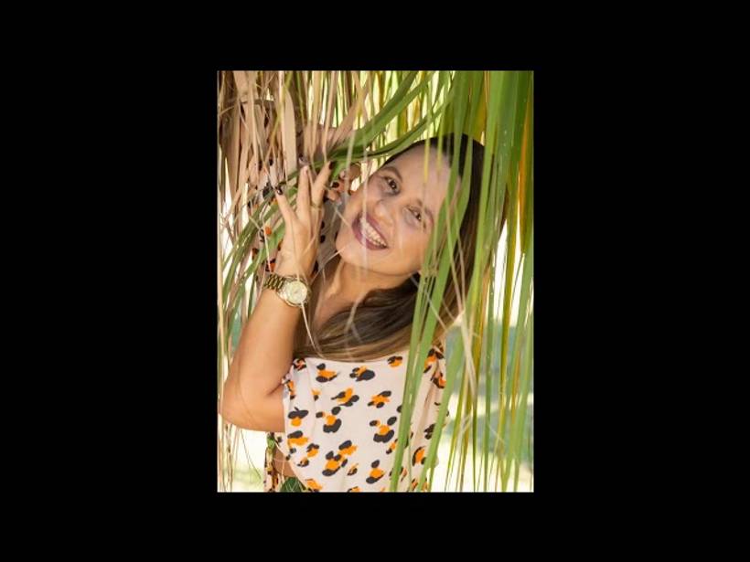 Sou pequenininha do tamanho de um botão