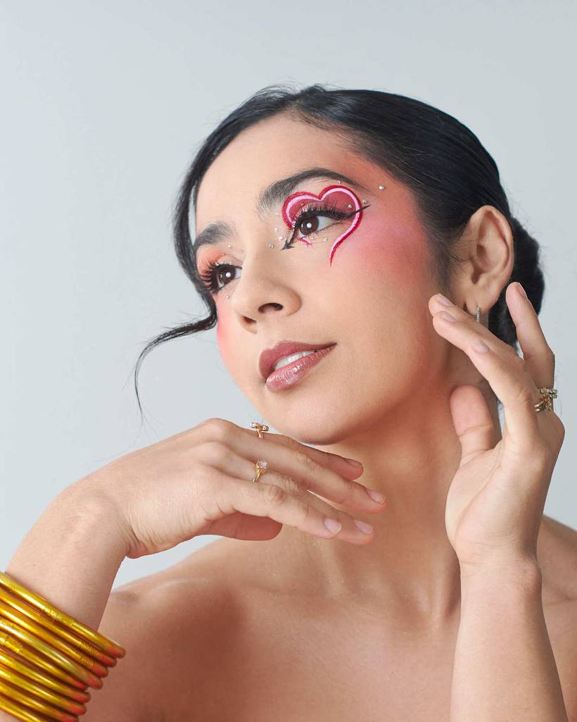 MAKE UP