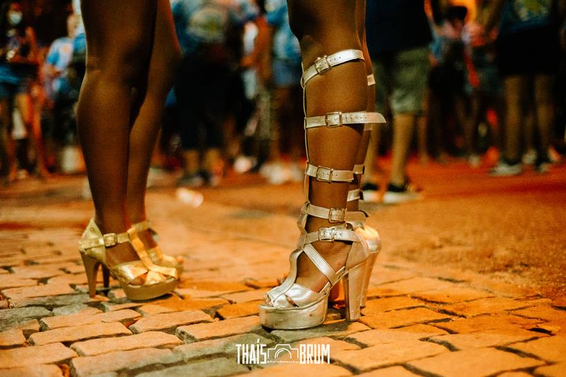 A rua como passarela do samba