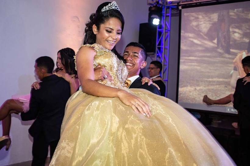 DEBUTANTE