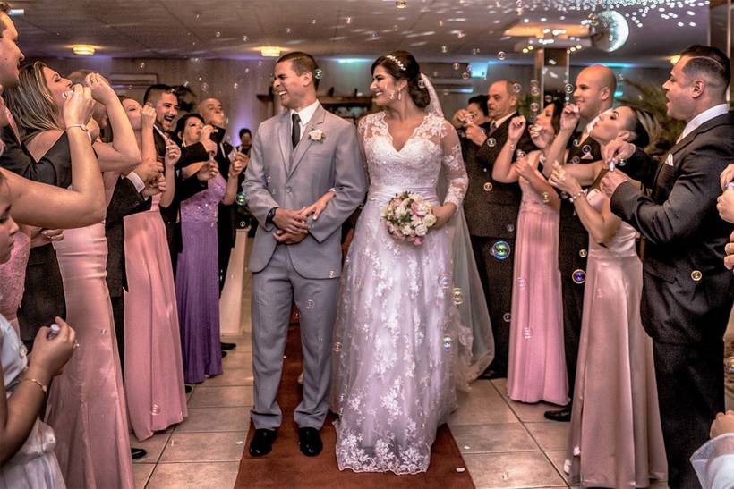 Alegria dos recém-casados.