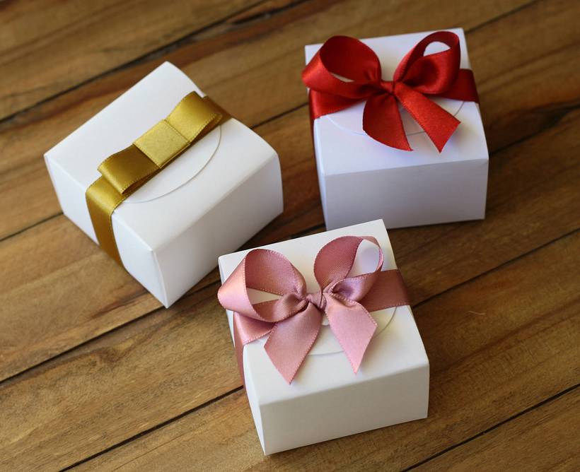 Caixinha 6x6x4cm para lembrancinha e bem-casado