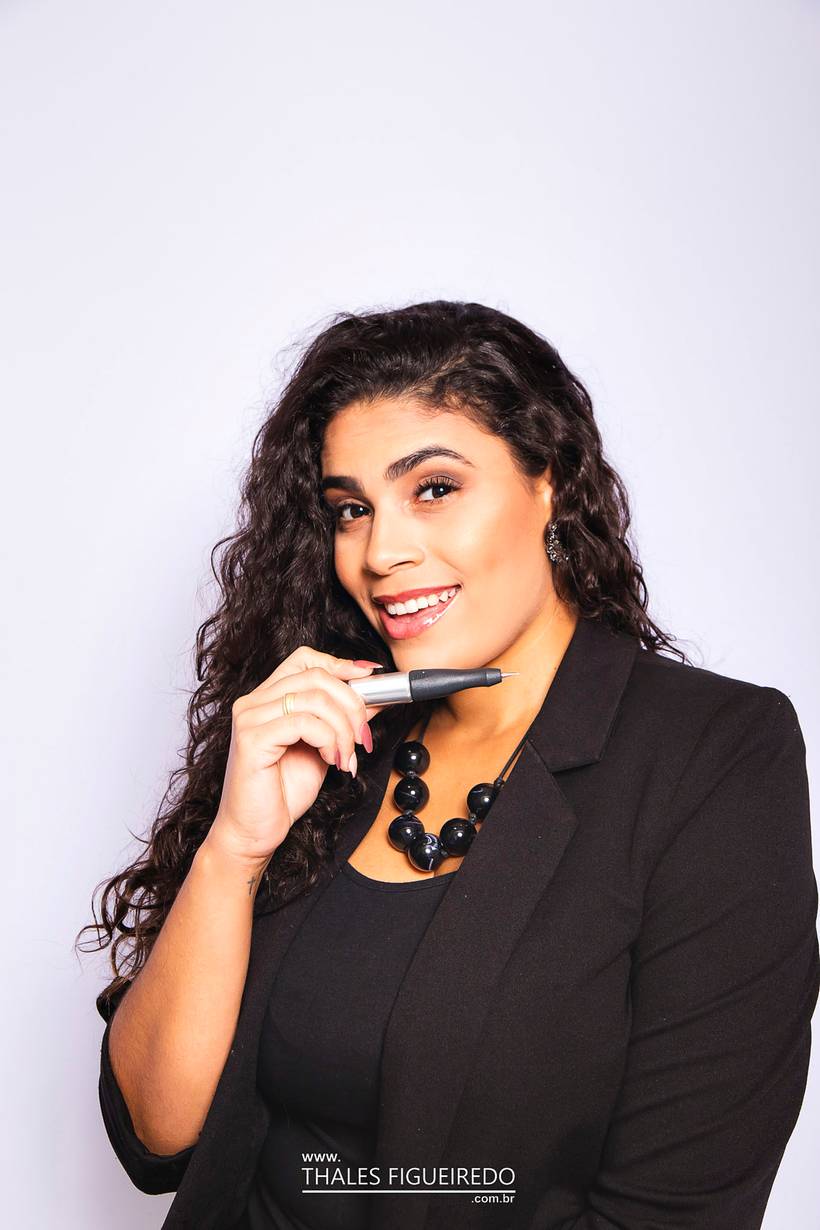 RETRATO CORPORATIVO - Bianca Melong Sobrancelhas