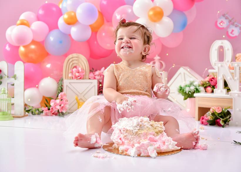 Smash the Cake Menina