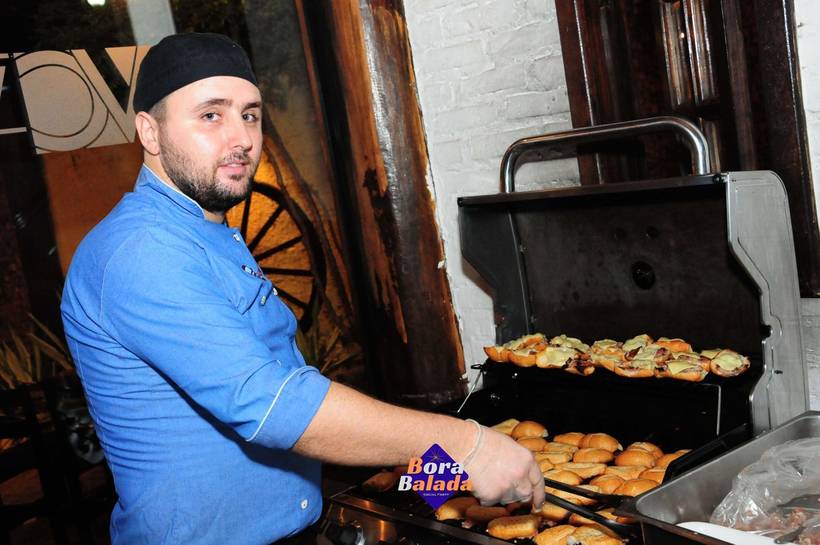 Hamburgada Artesanal na Cachaçaria Água Doce Sertãozinho.