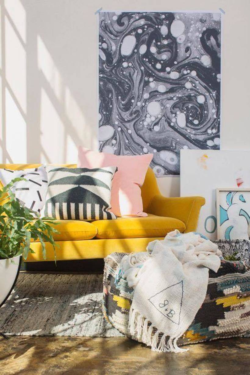 Alegria de cor amarela em design interior