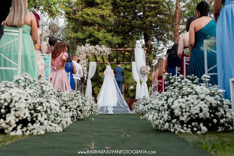 Mariana e Luiz | Casamento no Villagio Pampulha, BH - Cerimônia diurna ao ar livre