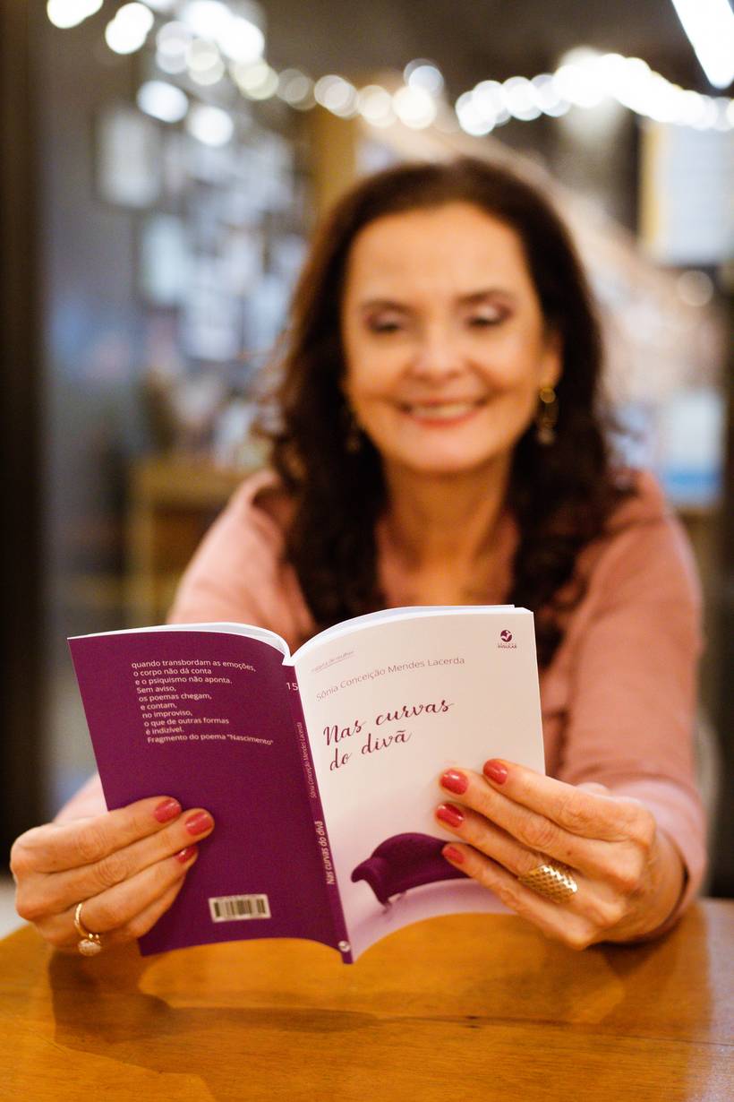 Lançamento Livro Nas Curvas do Divã