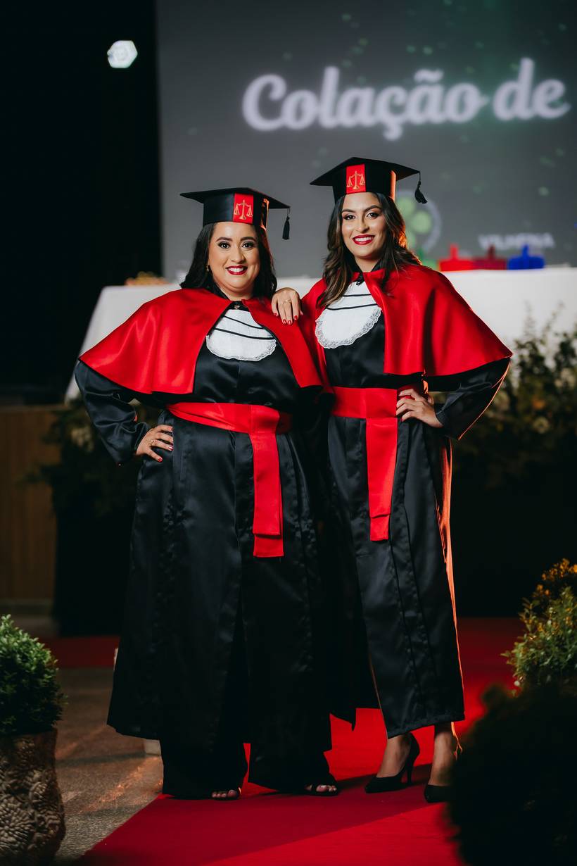 Colação Grau & Ensaio Estúdio | Bruna e Larissa