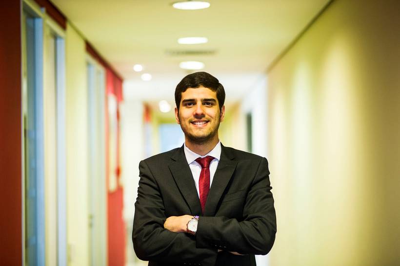 Retratos Corporativos contemporâneos no seu local de trabalho. DÊ À SUA IMAGEM UM IMPULSO EXTRA DE CONFIANÇA. Para linkedin, site e redes sociais   