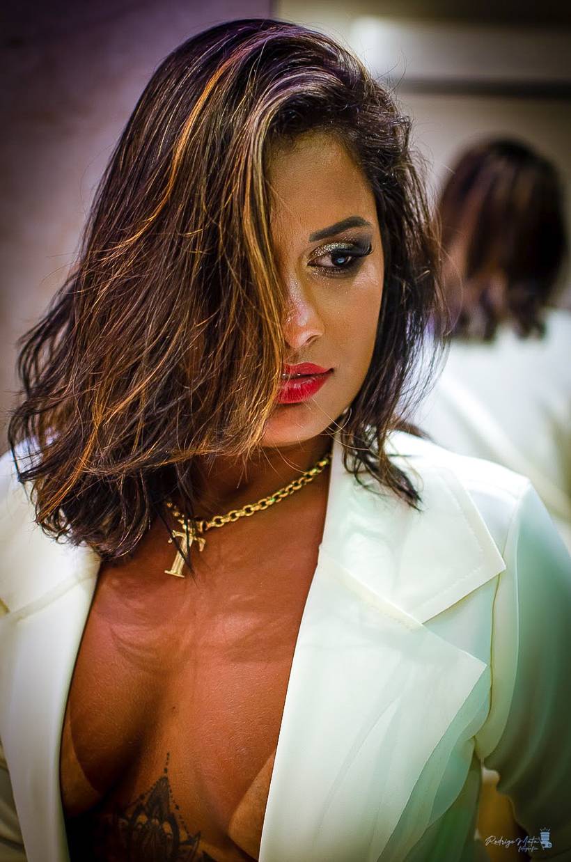Ensaio sensual thaina Linhares 