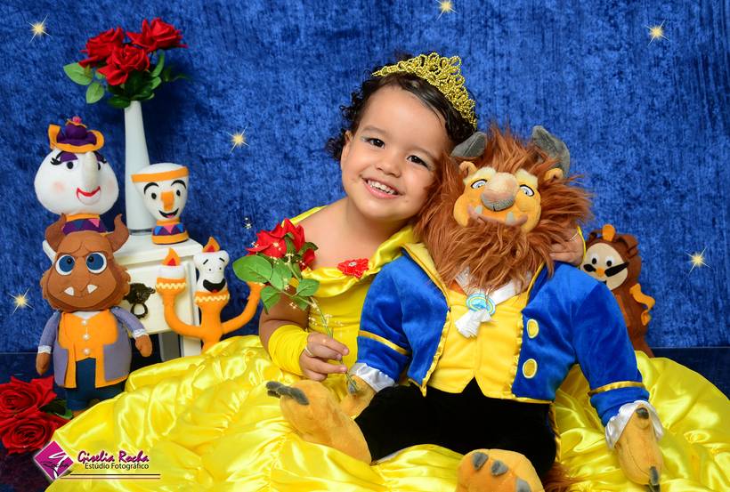 Marcelly com Bela e a Fera