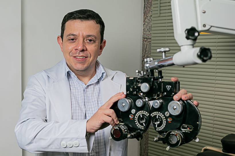 Dr Gustavo Queiroz - Oftalmologista