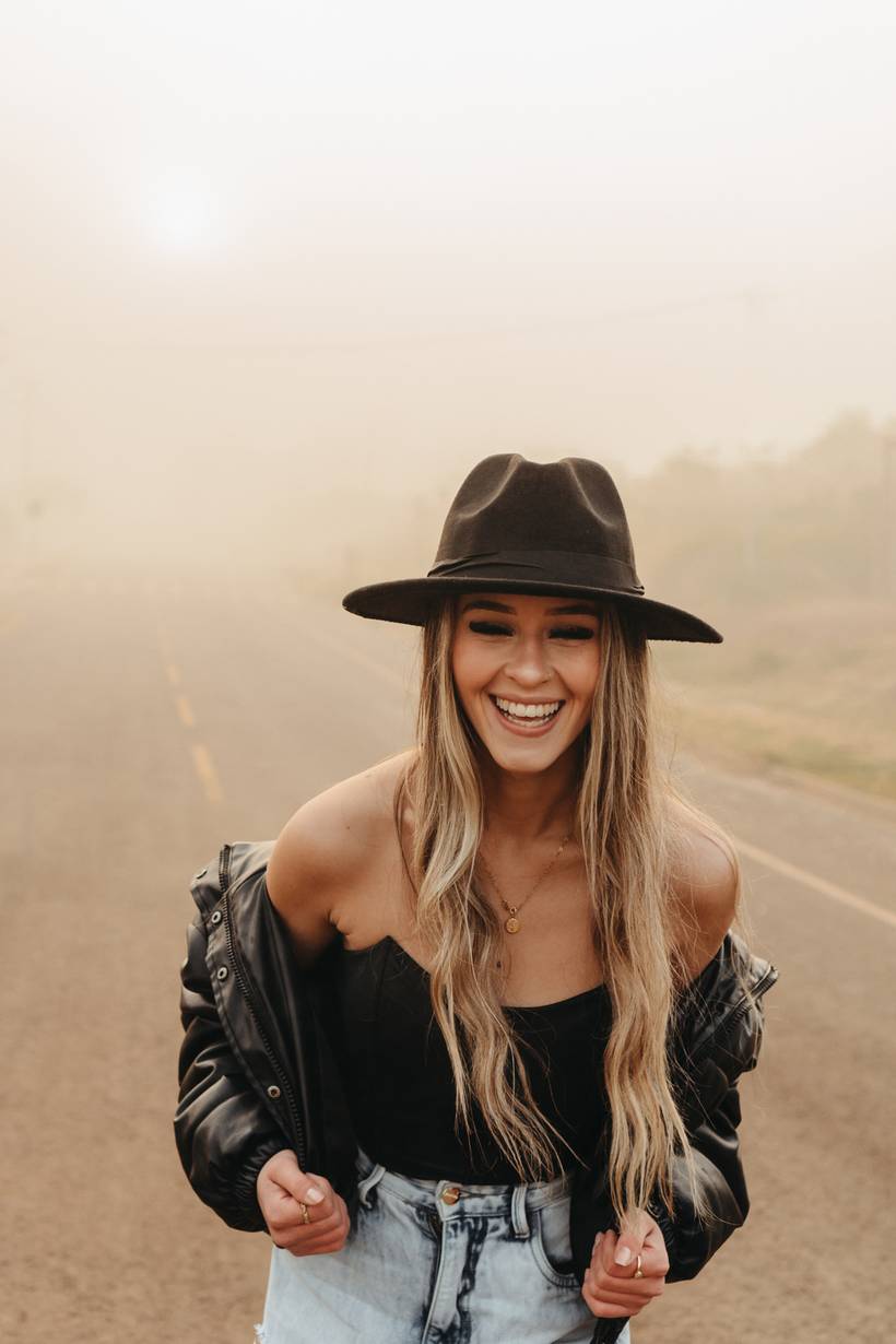 Ensaio feminino no nascer do sol Brenda