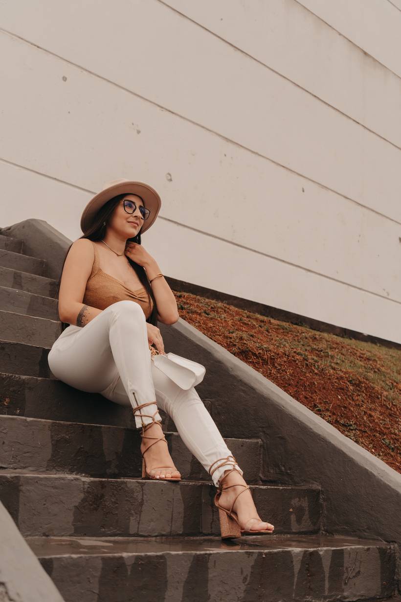 Ensaio feminino urbano em dia de chuva Jhully