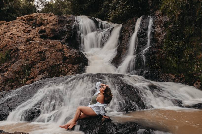 Ensaio feminino em cachoeira Mayra