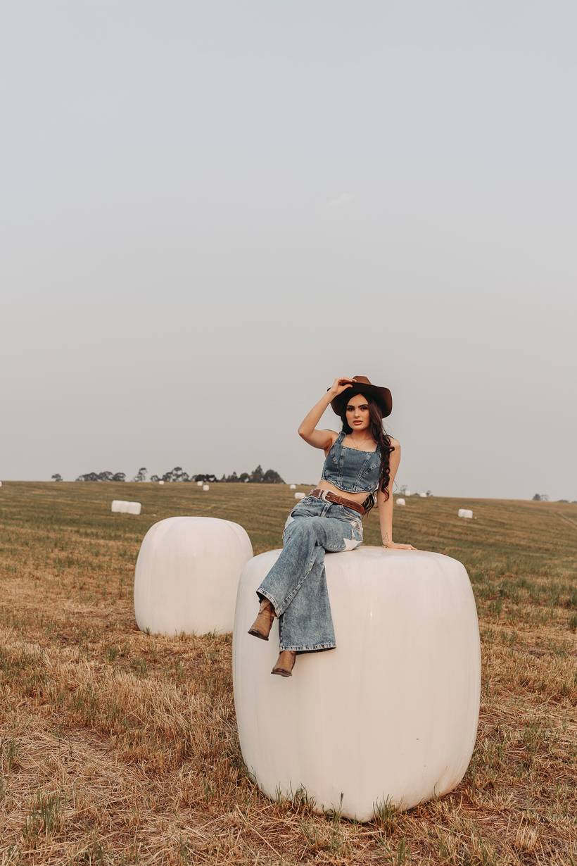 Country feminino Isa