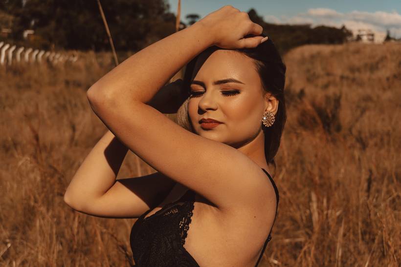 Ensaio Sensual na Natureza Vi