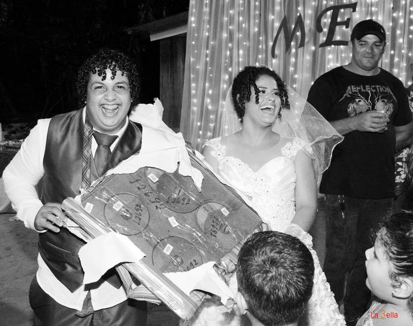 Esse momento foi inesquecível, olha a alegria dos noivos 