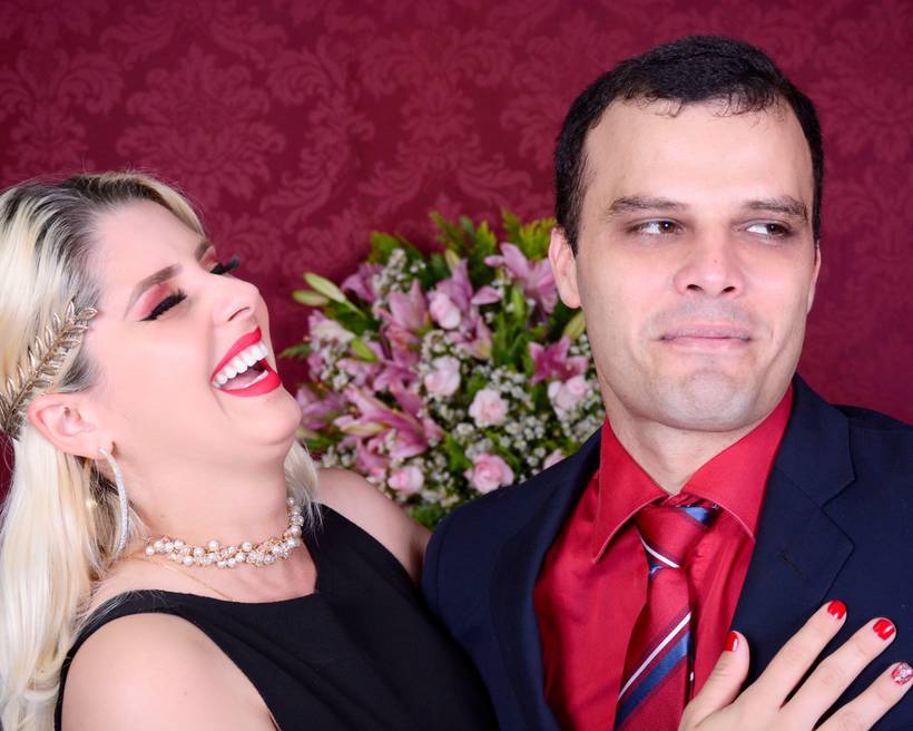 Sem títulUmas das fotos que eu curto é esta, Olha a Alegria da Pabola kkkkk Nos estávamos tentando fazer uma pose de beijo de esquimó, dai ela não conseguia parar de rir rsrrsrs eo Cleiton se dedicando e ela rindo muito kkkkk. Amei fotografar Vocêso