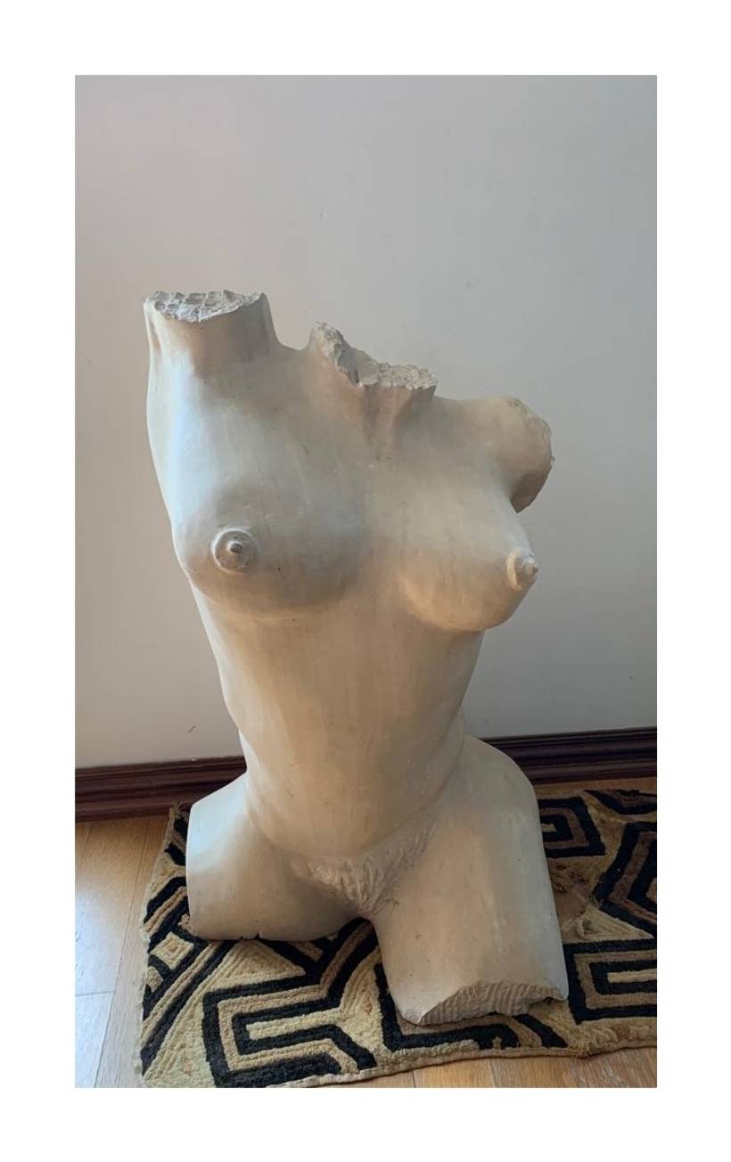 Dorso de mulher em mármore