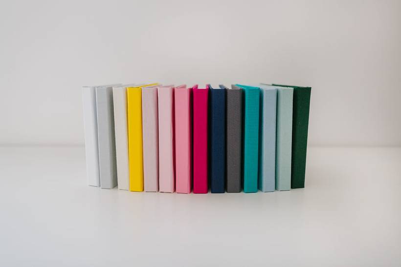 Álbuns artesanais em linho para colar as fotos